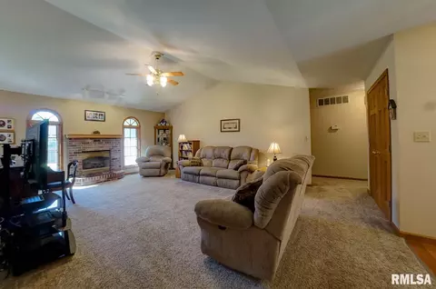 4330 Arapahoe Dr, Springfield, IL 62711 photo 5