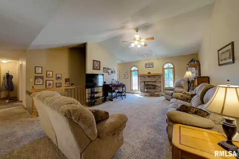 4330 Arapahoe Dr, Springfield, IL 62711 photo 4
