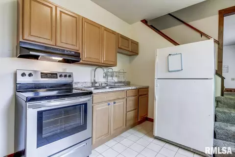 1711 S 1st St, Springfield, IL 62704 photo 10