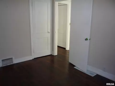 210 W Cedar St, Springfield, IL 62704 photo 9