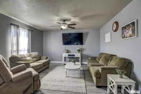 2413 Grom Dr, Springfield, IL 62707 photo 2
