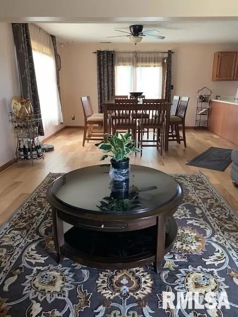 2525 Columbus Cir, Springfield, IL 62703 photo 3