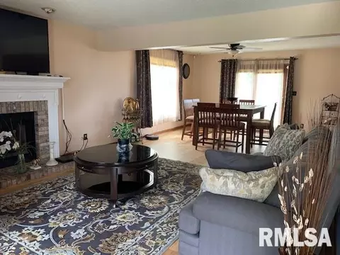 2525 Columbus Cir, Springfield, IL 62703 photo 2