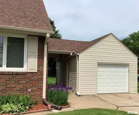 1927 36th St, Moline, IL 61265 photo 3