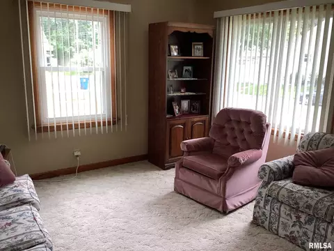 1927 36th St, Moline, IL 61265 photo 9