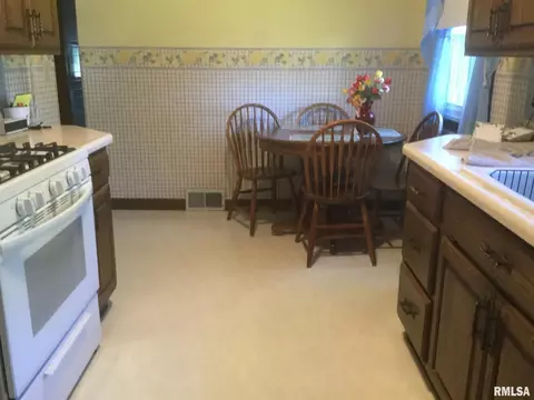 1927 36th St, Moline, IL 61265 photo 5
