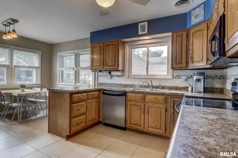 1901 Marland St, Springfield, IL 62702 photo 8