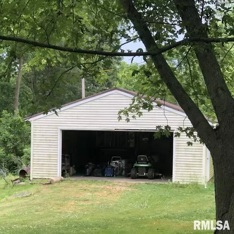 335 S Tower Rd, Dawson, IL 62520 photo 6