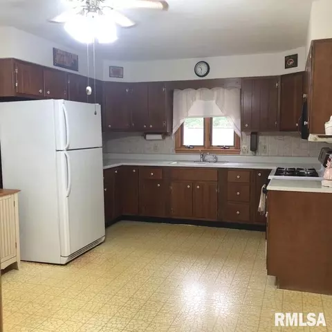 335 S Tower Rd, Dawson, IL 62520 photo 12