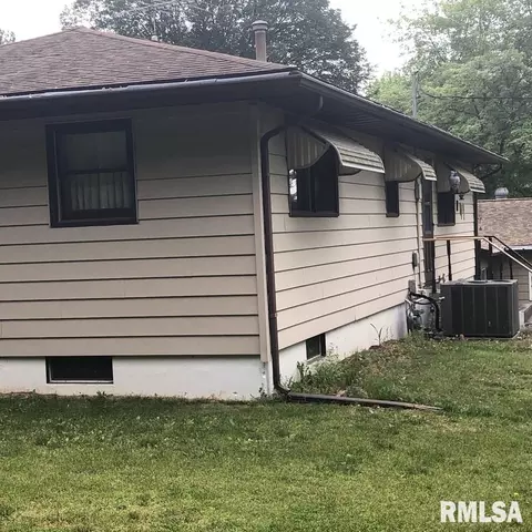335 S Tower Rd, Dawson, IL 62520 photo 3