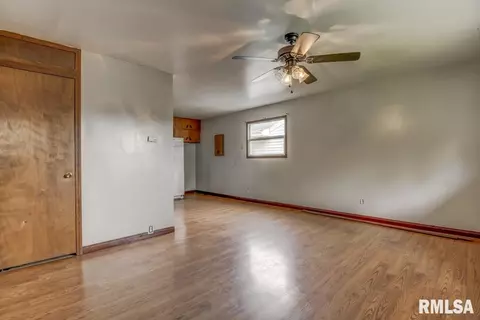 1812 E Bertman Ave, Springfield, IL 62702 photo 2