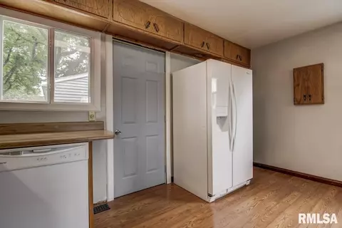 1812 E Bertman Ave, Springfield, IL 62702 photo 9