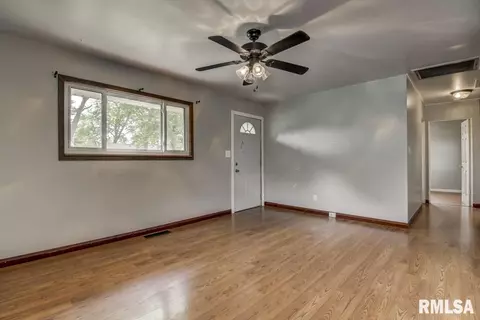 1812 E Bertman Ave, Springfield, IL 62702 photo 3