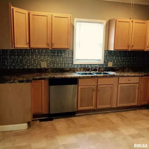 1022 N Osburn St, Springfield, IL 62702 photo 5
