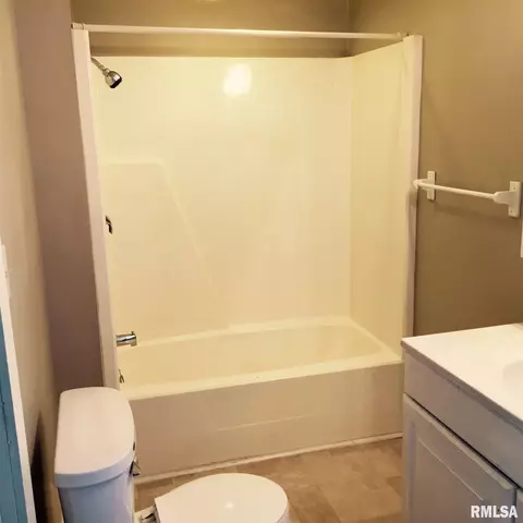 1022 N Osburn St, Springfield, IL 62702 photo 9