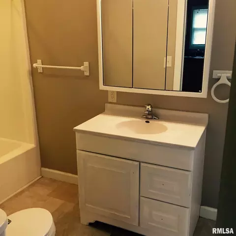 1022 N Osburn St, Springfield, IL 62702 photo 10