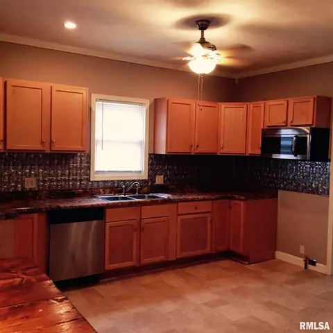 1022 N Osburn St, Springfield, IL 62702 photo 4