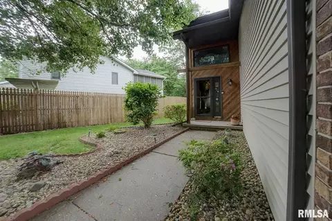 12 Holiday Rd, Springfield, IL 62702 photo 2