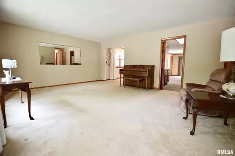 2124 Warwick Dr, Springfield, IL 62704 photo 7