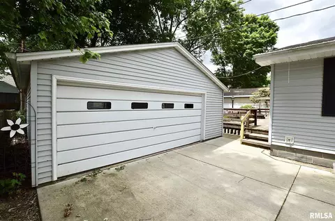 2124 Warwick Dr, Springfield, IL 62704 photo 2