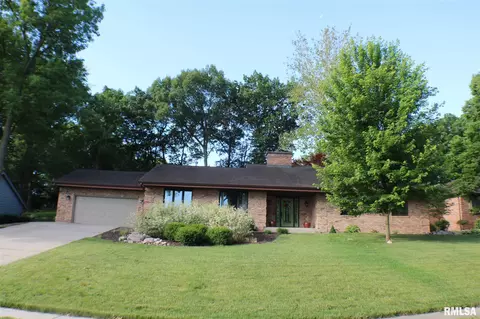 3824 W Bluffs Rd, Springfield, IL 62711 photo 1