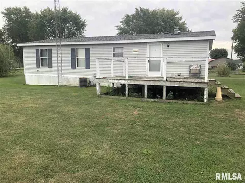115 5th St, Manchester, IL 62663 photo 2