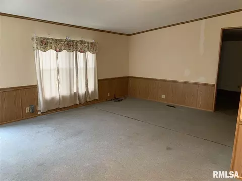 115 5th St, Manchester, IL 62663 photo 4