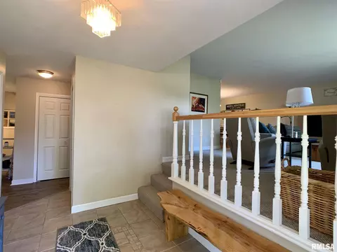 65 Greencastle Cir, Springfield, IL 62712 photo 3