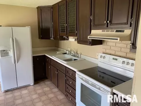 2900 Lyn St, Springfield, IL 62702 photo 4