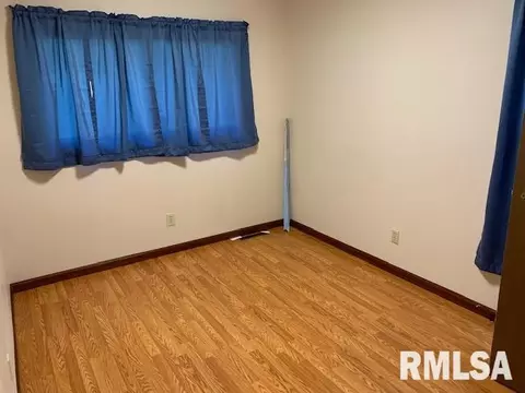 2900 Lyn St, Springfield, IL 62702 photo 9