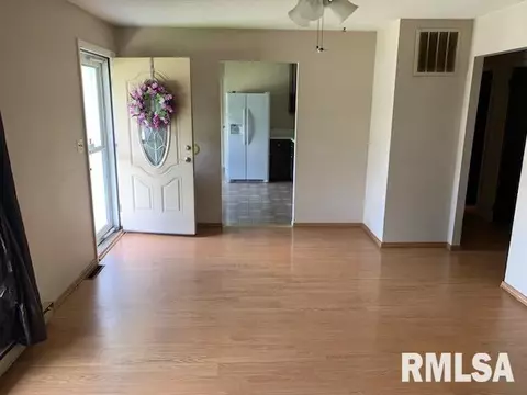 2900 Lyn St, Springfield, IL 62702 photo 2