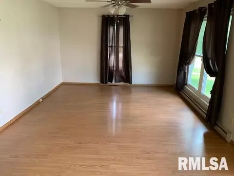 2900 Lyn St, Springfield, IL 62702 photo 3