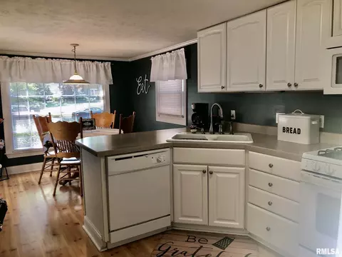 2012 S Bates Ave, Springfield, IL 62704 photo 11