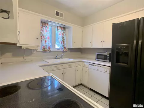 1828 Holmes Ave, Springfield, IL 62704 photo 13