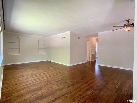 1828 Holmes Ave, Springfield, IL 62704 photo 2