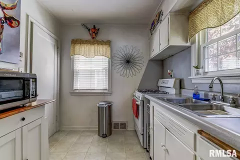 2224 S Pasfield St, Springfield, IL 62704 photo 9