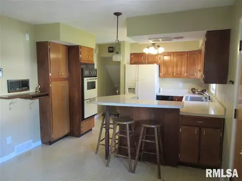 126 Collier Dr, Springfield, IL 62704 photo 8