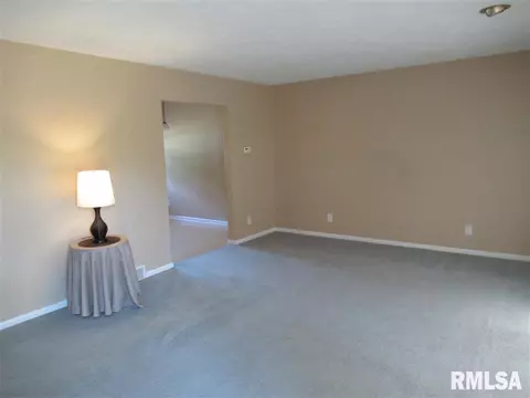 126 Collier Dr, Springfield, IL 62704 photo 6