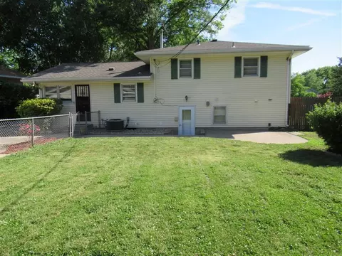 126 Collier Dr, Springfield, IL 62704 photo 2