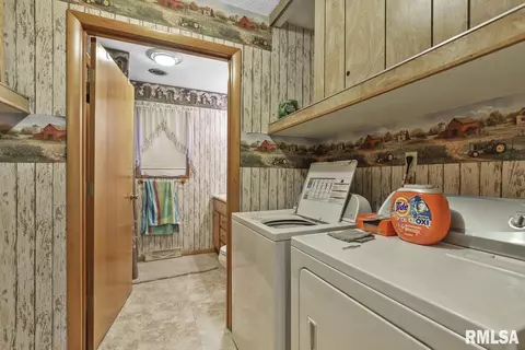 26309 E 2nd Rd, Waggoner, IL 62572 photo 10
