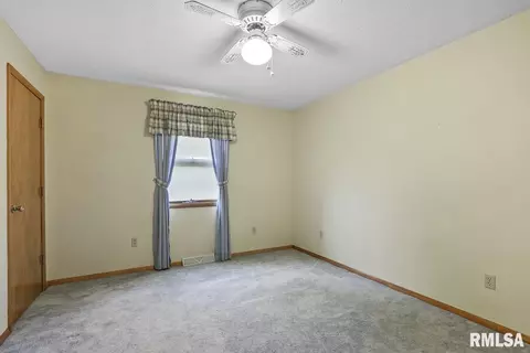 26309 E 2nd Rd, Waggoner, IL 62572 photo 14