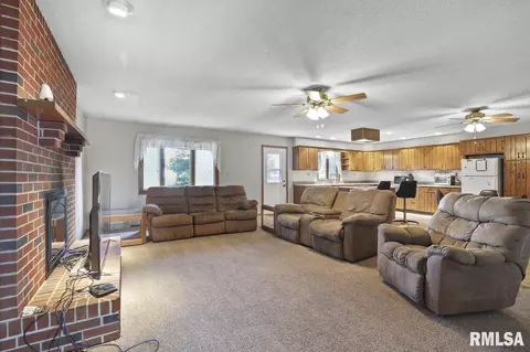 26309 E 2nd Rd, Waggoner, IL 62572 photo 4