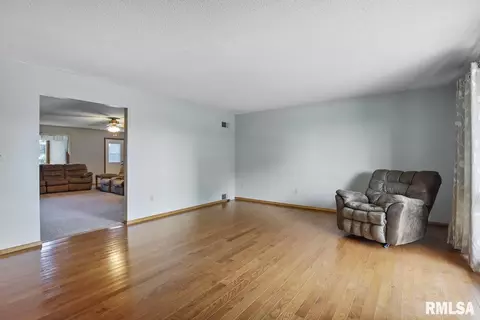26309 E 2nd Rd, Waggoner, IL 62572 photo 2
