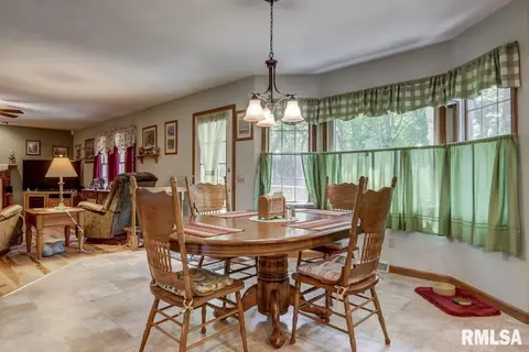 621 Tecumseh Trl, Springfield, IL 62711 photo 8