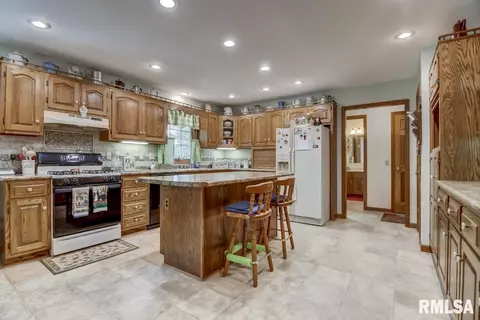 621 Tecumseh Trl, Springfield, IL 62711 photo 6