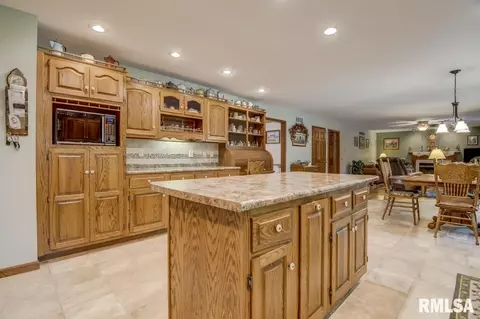621 Tecumseh Trl, Springfield, IL 62711 photo 11
