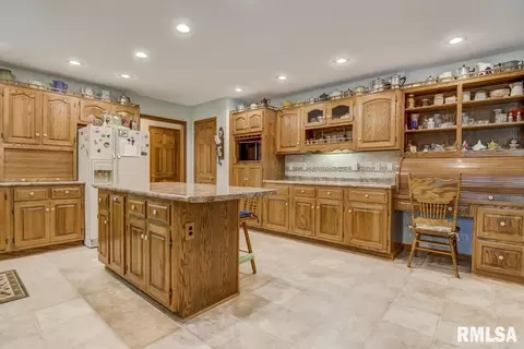 621 Tecumseh Trl, Springfield, IL 62711 photo 12