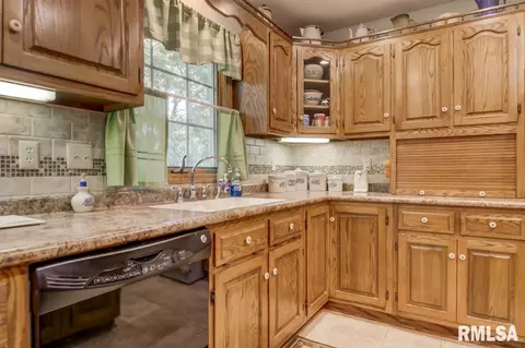 621 Tecumseh Trl, Springfield, IL 62711 photo 10