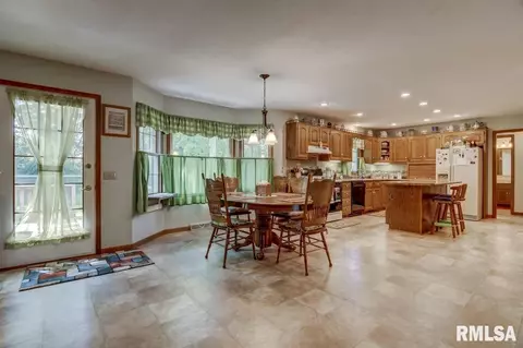 621 Tecumseh Trl, Springfield, IL 62711 photo 7