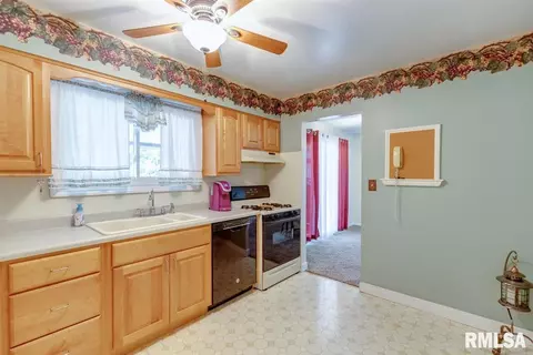 2213 Trowbridge Rd, Springfield, IL 62703 photo 9